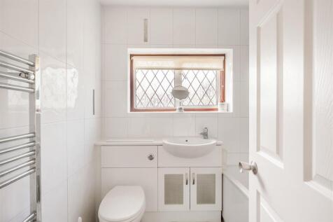 Bathroom (2).jpg