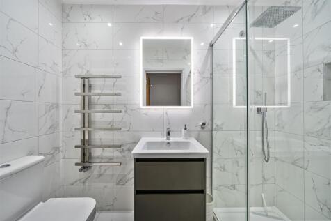 Bathroom (2).jpg