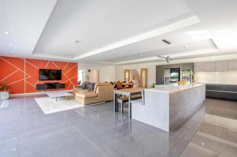 Kitchen Dining Family Room (7).jpg