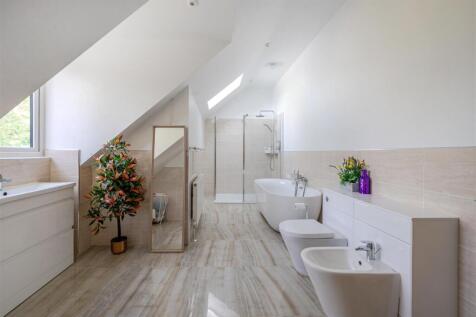 Bathroom (4).jpg