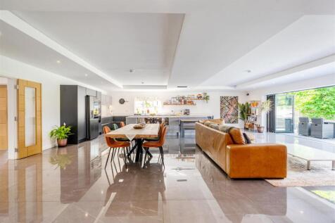 Kitchen Dining Family Room (5).jpg