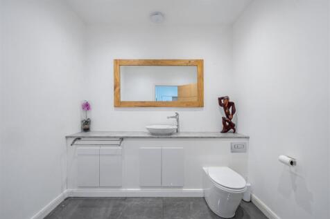 Bathroom.jpg