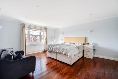 Bedroom (5).jpg