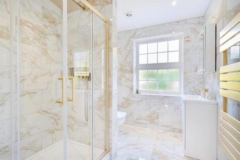 Bathroom (2).jpg