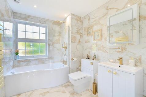 Bathroom (3).jpg