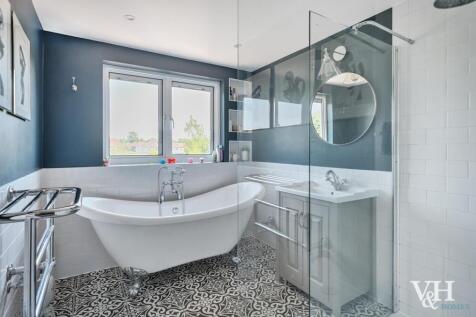 bathroom 2.jpg