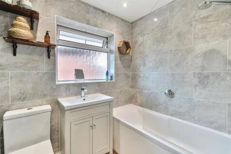 main bathroom.jpg