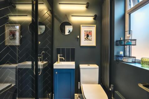 downstairs shower room.jpg