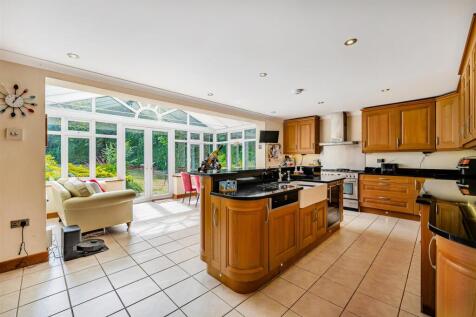 Kitchen 1.jpg