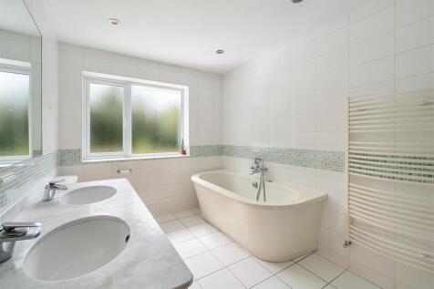 bathroom (2).jpg