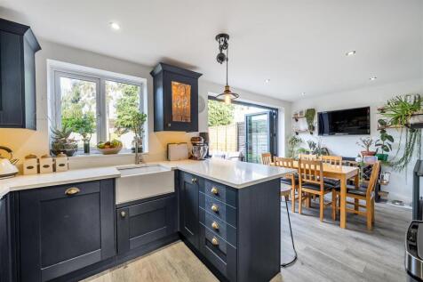 Kitchen Dining Room (3).jpg