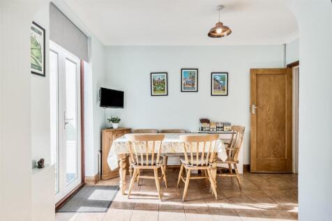 breakfast room - Copy.jpg
