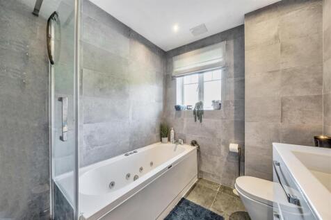 Bathroom (4).jpg