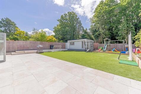 8 Devitt Close, ASHTEAD, KT21_LOW RES10.jpg