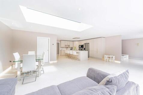 8 Devitt Close, ASHTEAD, KT21_LOW RES1.jpg