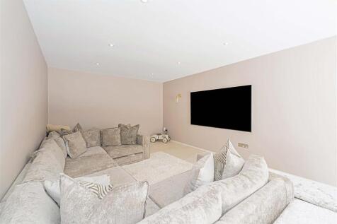 8 Devitt Close, ASHTEAD, KT21_LOW RES27.jpg