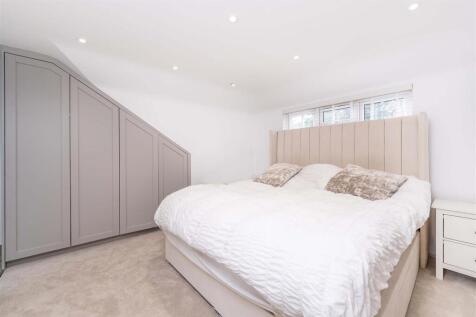 8 Devitt Close, ASHTEAD, KT21_LOW RES36.jpg