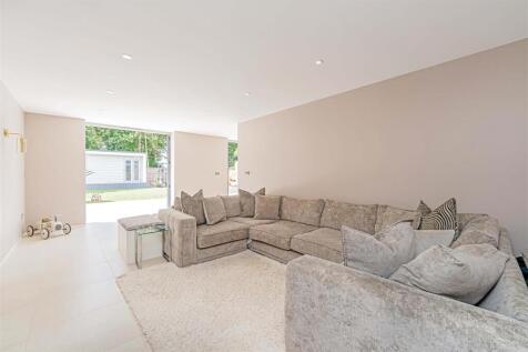 8 Devitt Close, ASHTEAD, KT21_LOW RES26.jpg