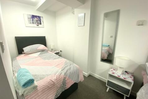 Cosy Apt 1 (2).jpeg