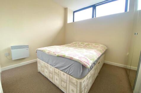 Bedroom 1.jpg