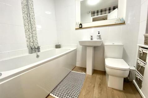 bathroom 1.jpg