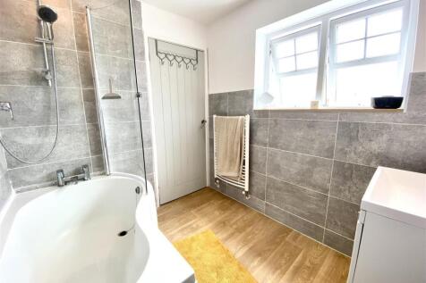 bathroom 2.jpg