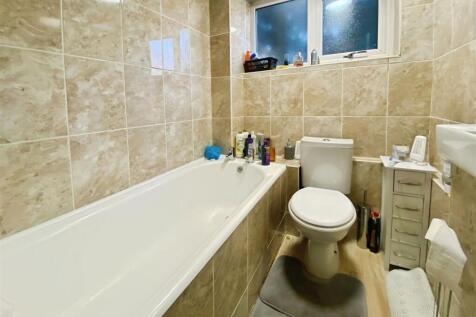 6eea3479-Bathroom.jpg