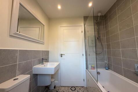Bathroom 2.jpg