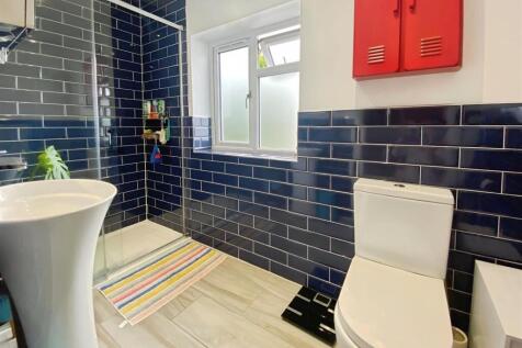 7103683e-En-Suite.jpg