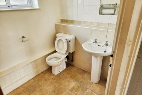 pbox-bathroom-310810.jpg