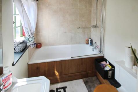 pbox-bathroom-318539.JPG