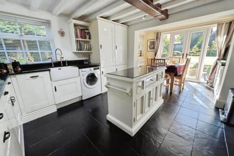 Kitchen 201.jpg