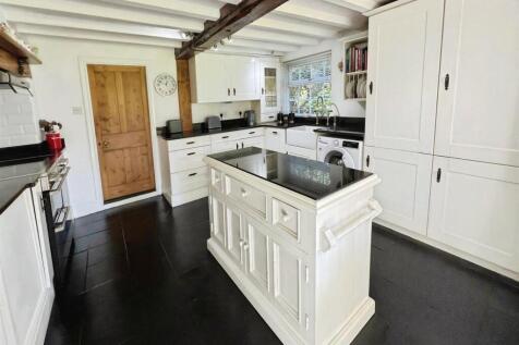 Kitchen 202.jpg