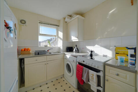 25 Winstanley Cou...