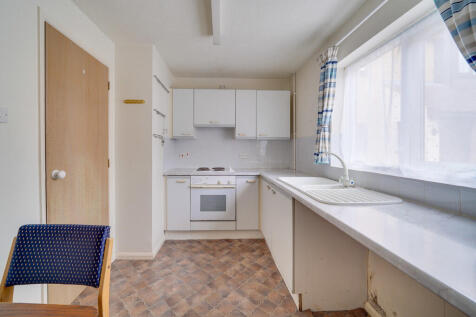 98 Dart Close, St...
