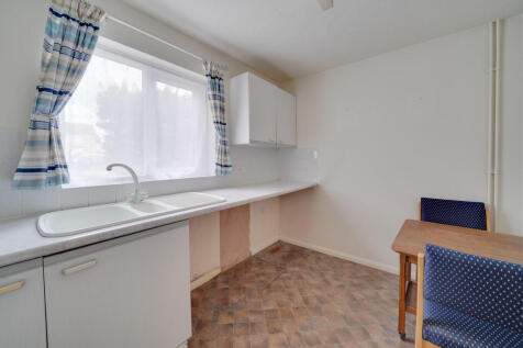 98 Dart Close, St...