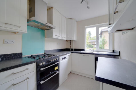 21 Limes Park, St...