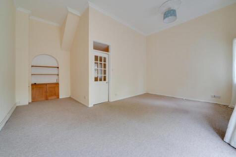 21 Limes Park, St...