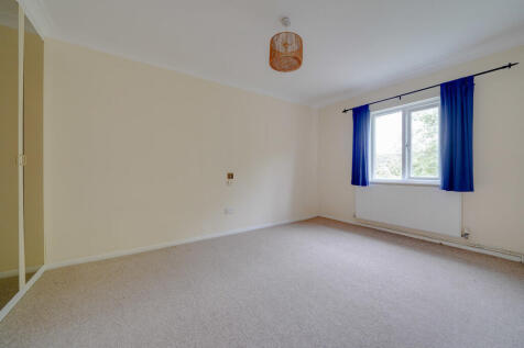 21 Limes Park, St...