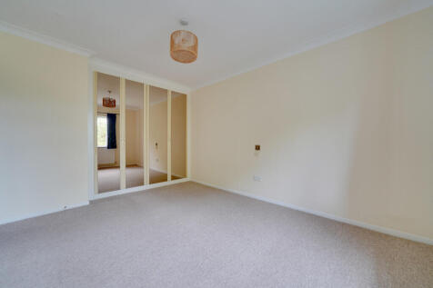21 Limes Park, St...