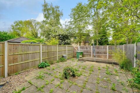 21 Limes Park, St...