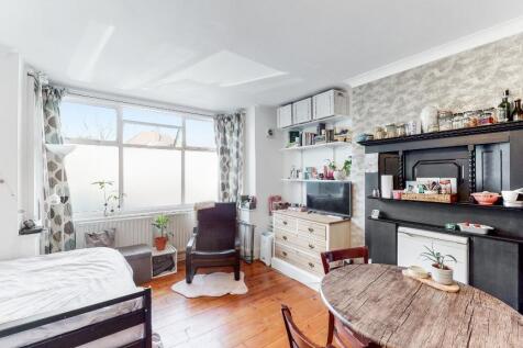 Open-Plan &#39;Studio&#39; Room