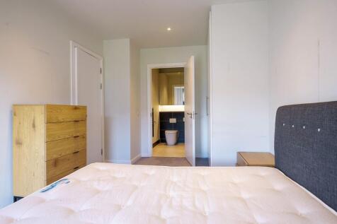 Bedroom and ensuite