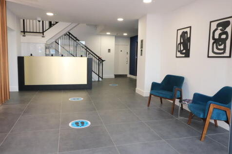 COMMUNAL ENTRANCE/RESIDENT CONCIERGE