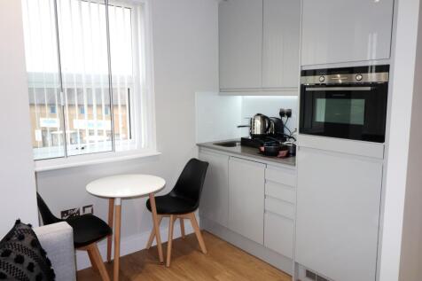 KITCHENETTE/DINING AREA