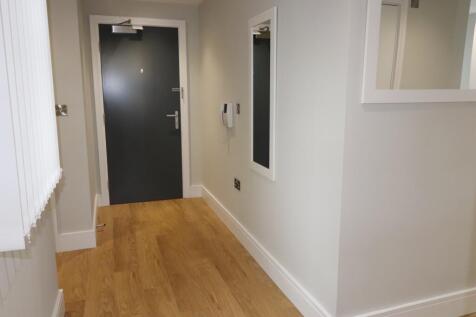 ADDITIONAL PHOTO OF ENTRANCE HALL
