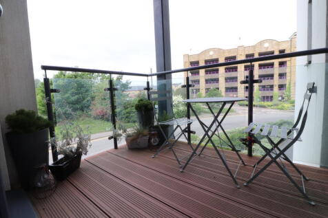 WESTERLY-FACING BALCONY