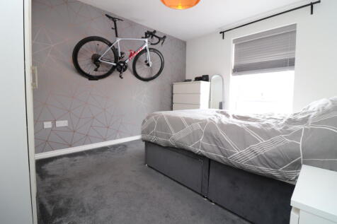 ADDITIONAL PHOTO OF BEDROOM