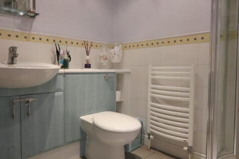 EN-SUITE TO MASTER