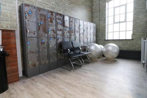 GYM CHANGING ROOM